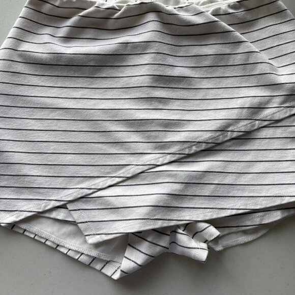 Lulus Black Cream Striped White Short Skirt Skort - Picture 2 of 11